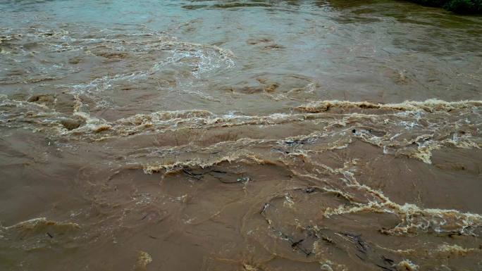 洪水泛滥浑浊流水自然灾害