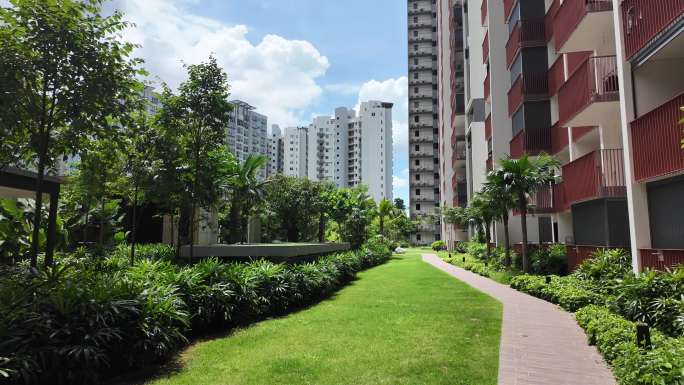 新加坡蓝天白云下的美丽公寓景观