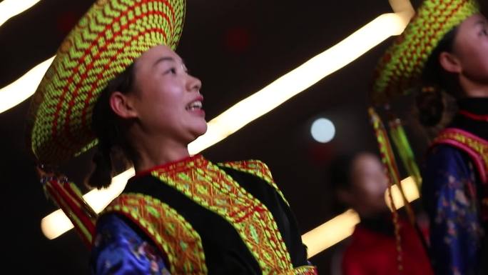 农村庆祝新年百姓广场舞9