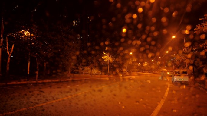 雨夜车辆轨迹