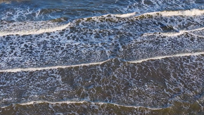 航拍海边海水浪头浪花海浪波浪海岛沙滩