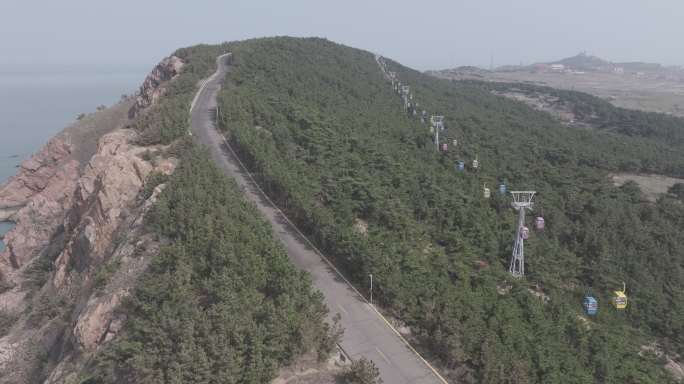 航拍山东荣成西霞口景区摩天岭索道缆车山海