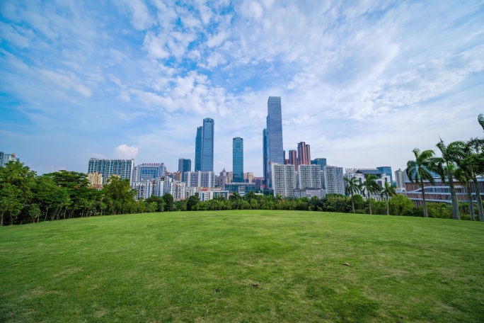 城市高楼大厦草地草坪天空延时