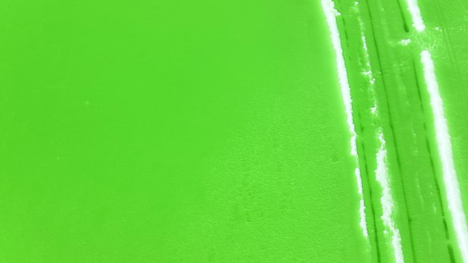 绿色浓郁的察尔汗盐湖