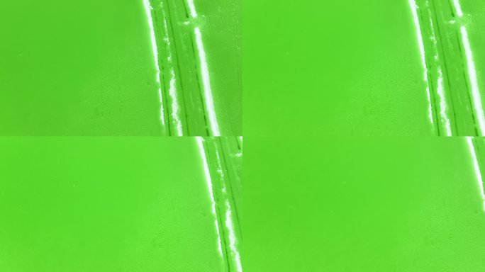 绿色浓郁的察尔汗盐湖