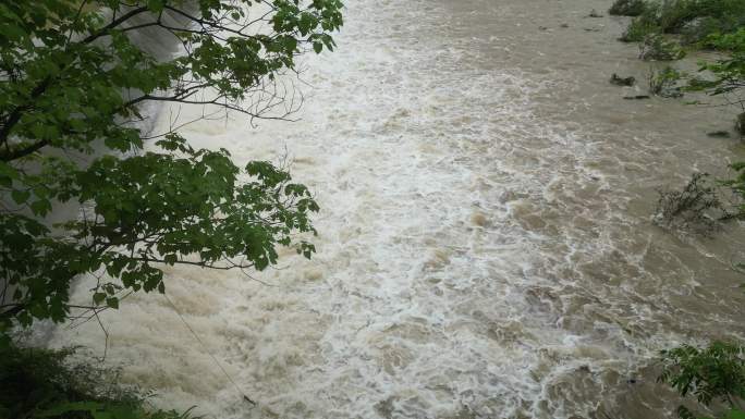 暴雨天气  大坝决堤