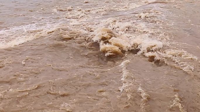 洪水 洪流 波浪浪花波涛汹涌翻滚浑浊河水