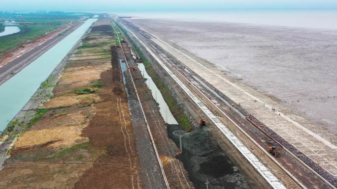 台州湾新区，提升后的海边堤坝，工程施工