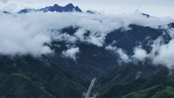 远眺黄山航拍