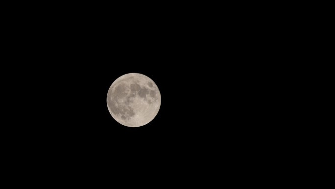 深夜的圆月亮升起延时摄影