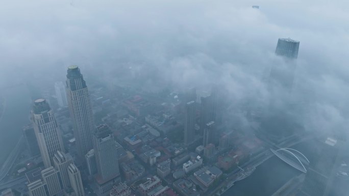 雨后天津云雾缭绕