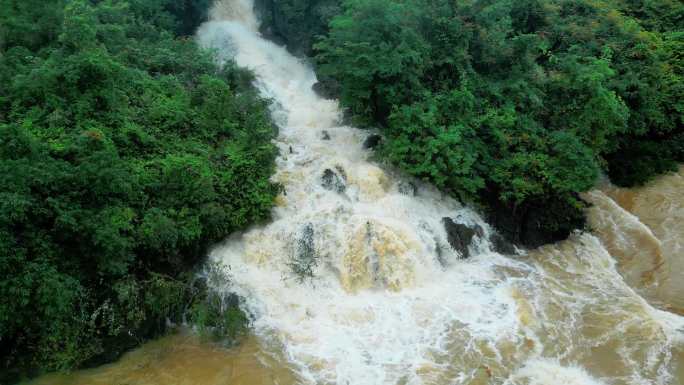 山洪瀑布流水