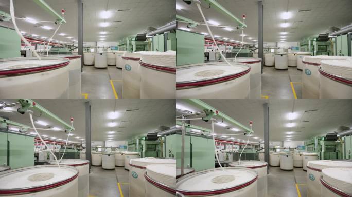 自动化纺织纺纱车间 纺纱机械正在生产
