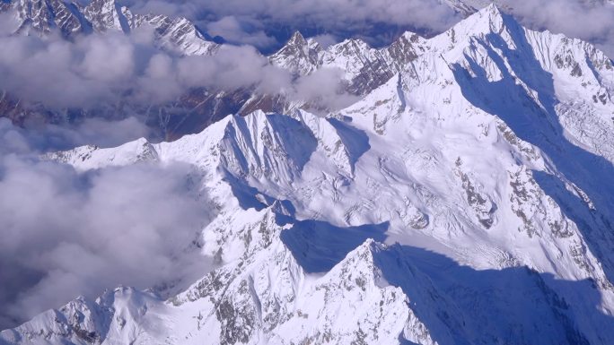 飞跃雪山