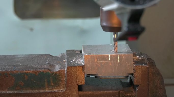 机械机器模具钻孔镗孔加工