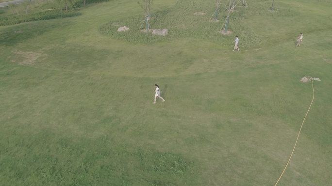 济南华山风景区航拍 奔跑 春天  草坪