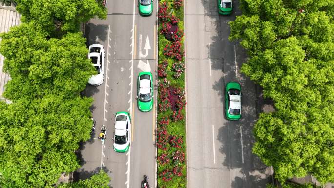 4K 航拍花开满凯里 城市道路交通3