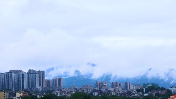 暴雨前的连州市