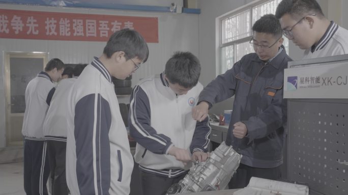 【4K灰度】职专汽修发动机维修培训