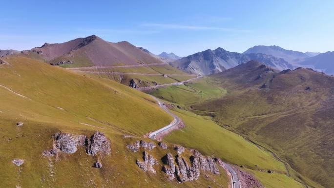 秋季新疆天山独库公路航拍