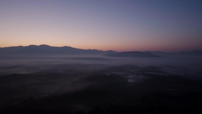 日出  晨光  琅玕山 浓雾 山水画