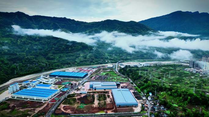 荥经大田工业园区庙岗小区隔河相望景色秀丽