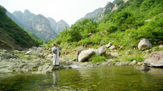 愚公白居易张仲景李时珍古代老人翻山越岭