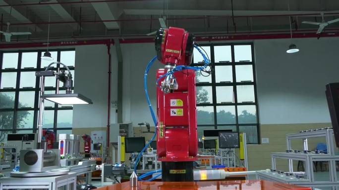 智能工厂生产线工业机器人机械臂转动