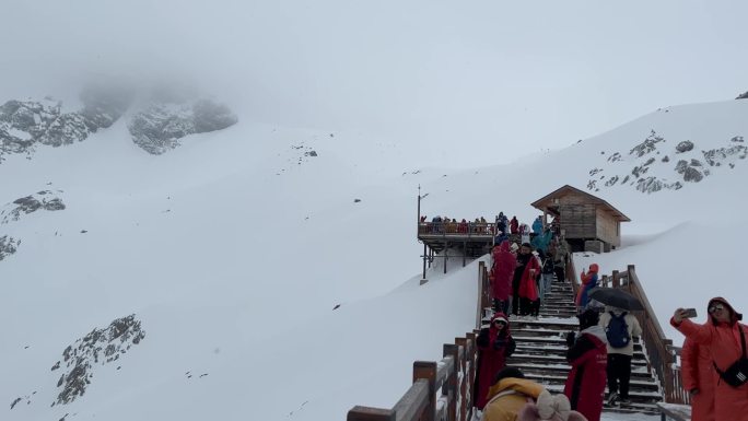 玉龙雪山上的雪景
