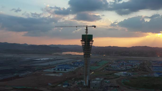 4k 鄂州机场建设中的塔楼 夕阳下的塔楼