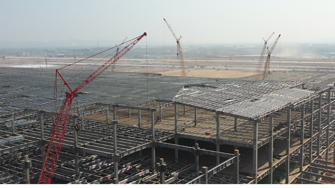 航拍鄂州机场早期施工画面 航站楼绿化完工