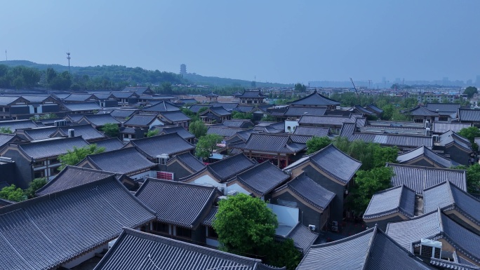 古镇步行街游客上升