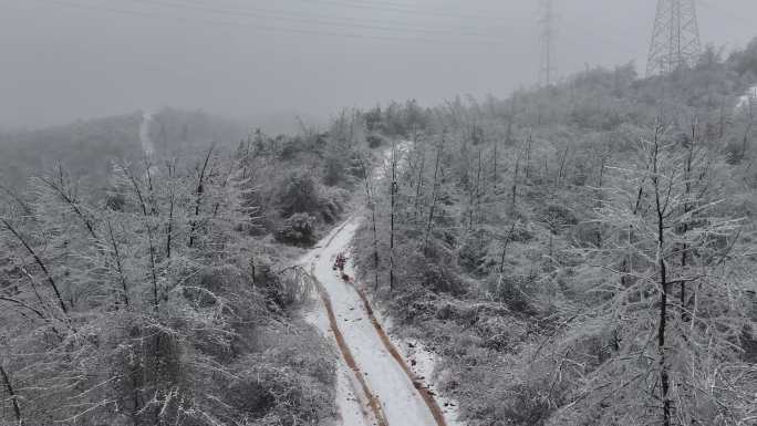 武汉大雪中的八叠山