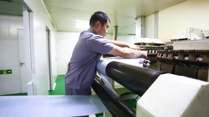 塑料 薄膜产线 自动化车间 工人操作生产