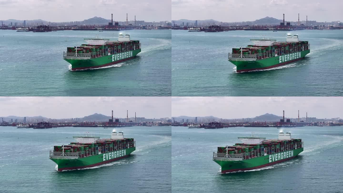 长荣海运400米集装箱货轮航行-3