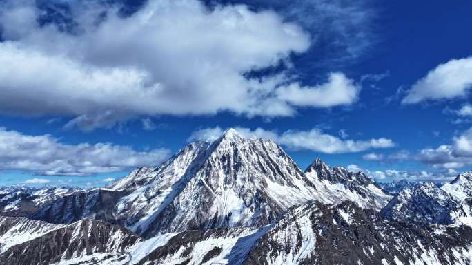 川西 雅拉雪山 航拍 延时摄影 蓝天宣传