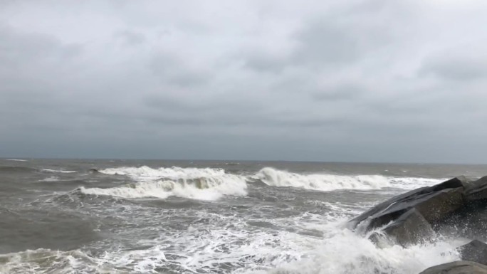 海浪汹涌