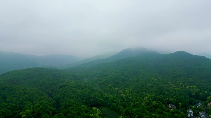 山峦雾气