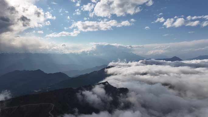 航拍西藏牛背山云海大山晚霞云星空日出自然