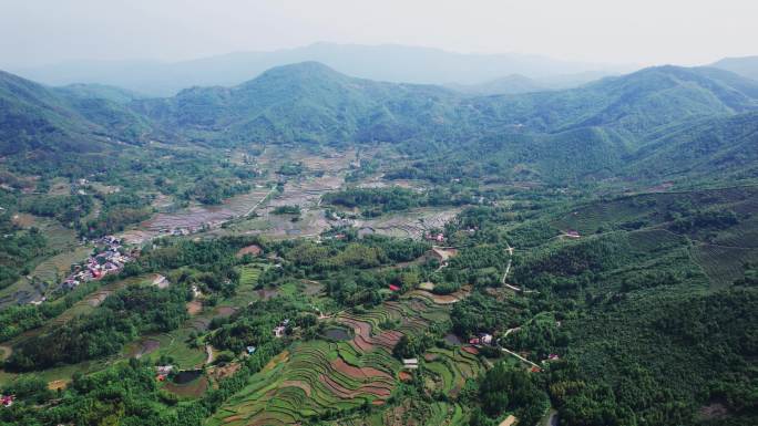 4K航拍群山怀抱和农村梯田美景