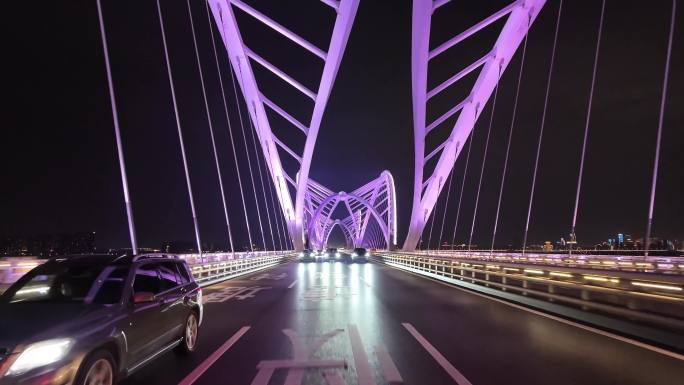 城市夜晚开车第一视角汽车窗外沿途风景马路