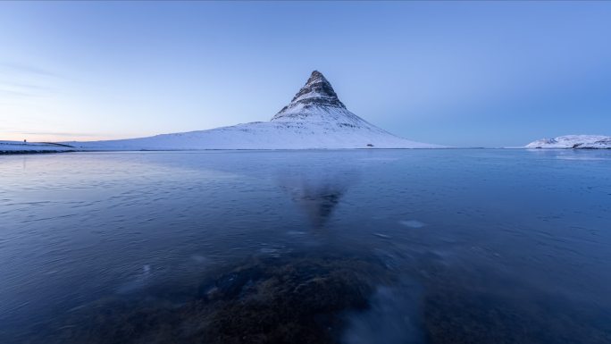 冰岛斯奈山半岛草帽山日落蓝调河边延时