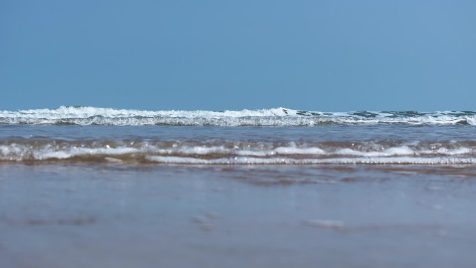 地平线视角 海边海浪滚滚