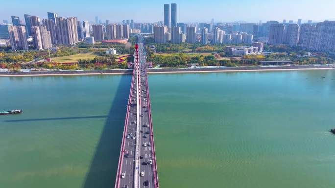 杭州钱塘江西兴大桥航拍车流交通城市风景风