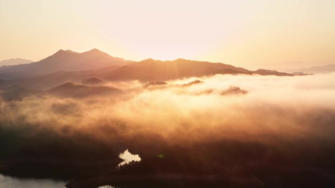 不同季节的清晨湖光山色