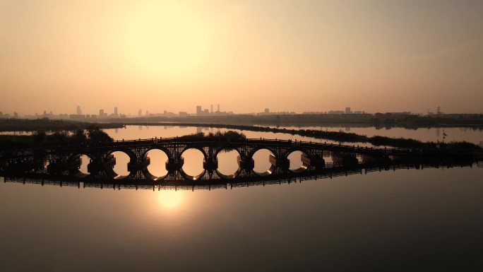 滇池东风坝七孔桥的清晨暖阳