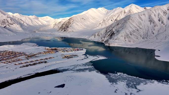 新疆帕米尔高原昆仑雪山