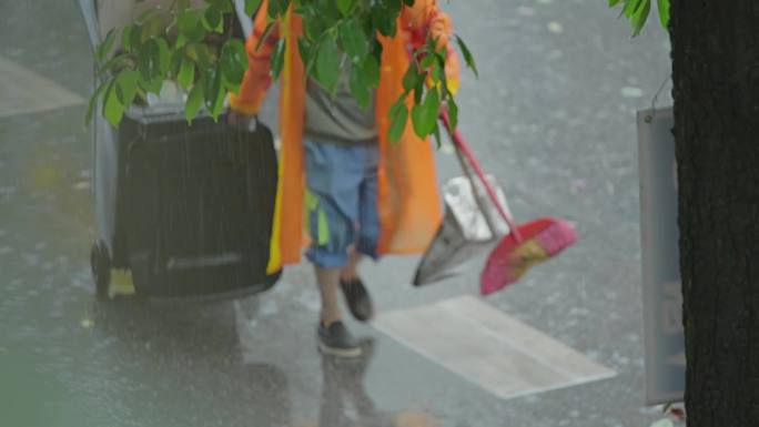 雷雨天的马路景象