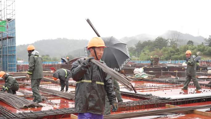 建筑工地钢筋工绑钢筋施工