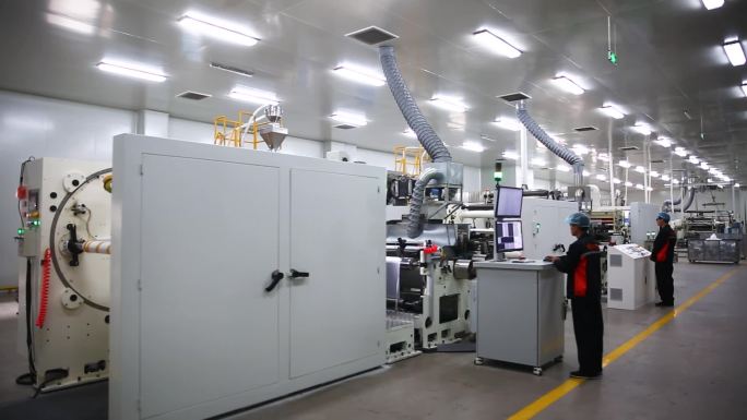 印刷产线 包装生产 车间工人 大型印刷机